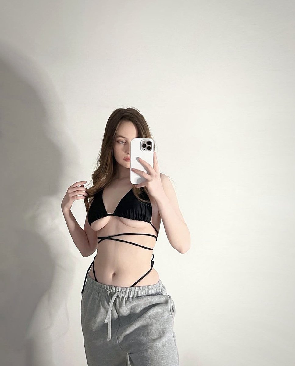 vellerisky's tweet photo. like = 1  pic in your dms
reply = 2 Dildo vids  in your dms
retweet = 3 riding vids 
(do all 3 for an exclusive video) https://t.co/Csf0c63s31