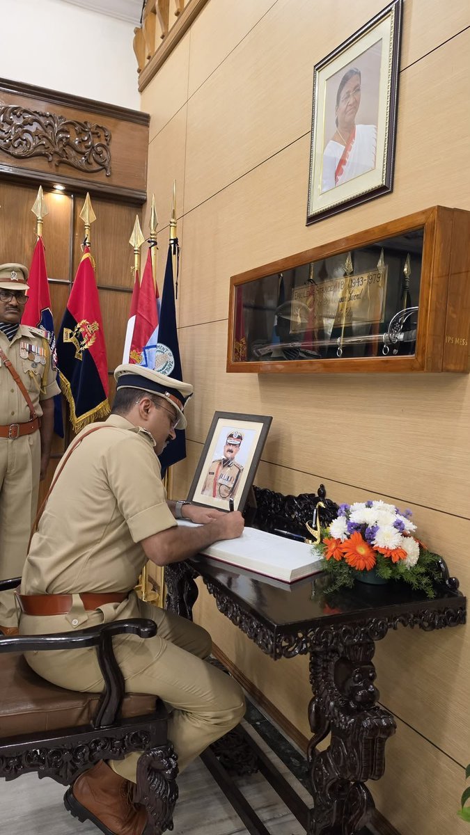 shruti_50r's tweet photo. A new generation of IPS officers steps forward to serve the nation. Best wishes to the 77th RR batch as they uphold the Constitution, law, and public trust with pride. 🇮🇳 #CRPF #NationFirst #InMobiEncore26 #NewShapeofGalaxy #ContestAlert https://t.co/uhRcZm72JA