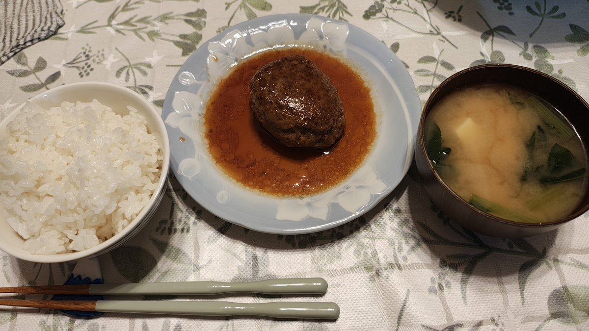 MatsuMillan's tweet photo. 今日は照り焼きソースハンバーグ！ https://t.co/ORaMtQdO1f