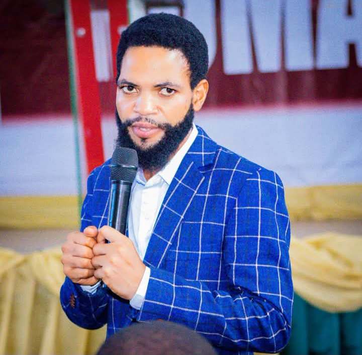 Lancee_Mw's tweet photo. This guy is the famous prophet Chitete from zomba, 
rumour has it that wadzusa munthu yemwe anafa in 2015
inu mukuti bwanji apa people? https://t.co/lNwsIwmMe8