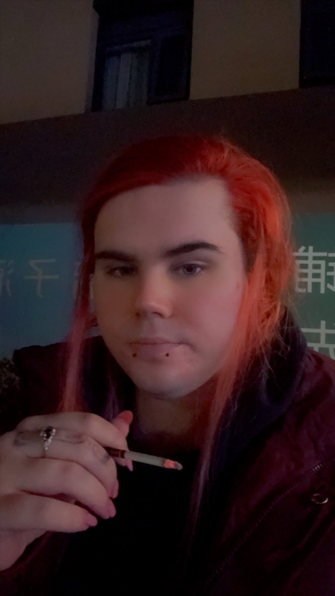 EdenStoneD's tweet photo. I kinda miss the red hair 🤔 should I go back to it https://t.co/1Tbilfeyzg