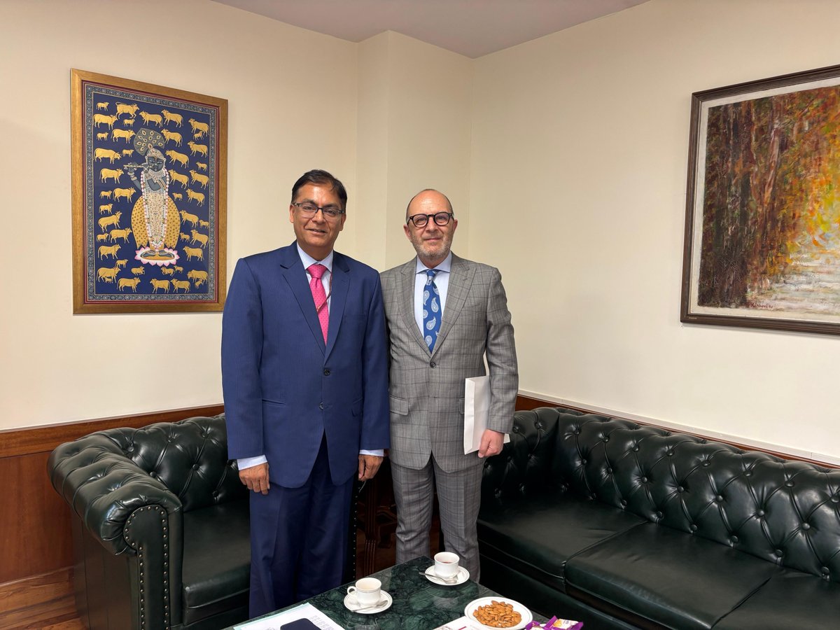 EmbaMexInd's tweet photo. El día de ayer (20 de ago) el Embajador designado @P_Blanco_P se reunió con el Jefe de Protocolo de @MEAIndia, Sr. @KumarAmitMEA, para entregarle copia de las Cartas Credenciales que lo acreditan como Embajador Extraordinario y Plenipotenciario de 🇲🇽 en 🇮🇳.
#DiplomaciaMx 
@SRE_mx https://t.co/aDH1k7c3M8