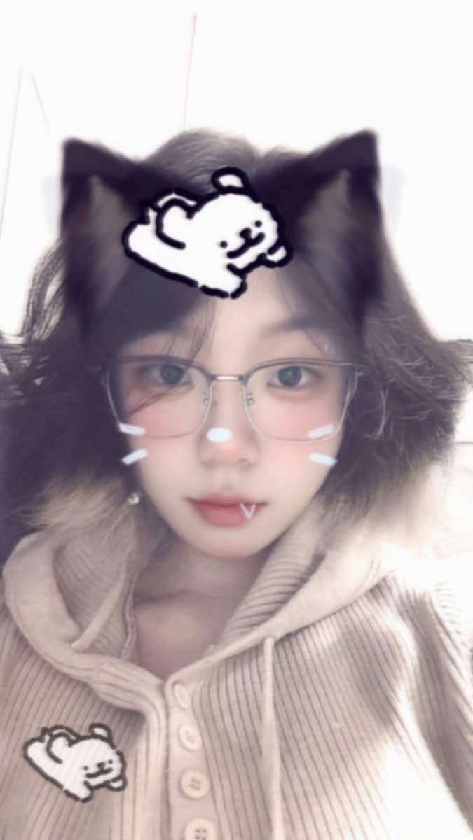 WhiteLen0308's tweet photo. 唉好怀念卷发的时候……最近头发刚长到肩膀，还想染个头发 #le #wlw #女同 https://t.co/ReySlyEKhE