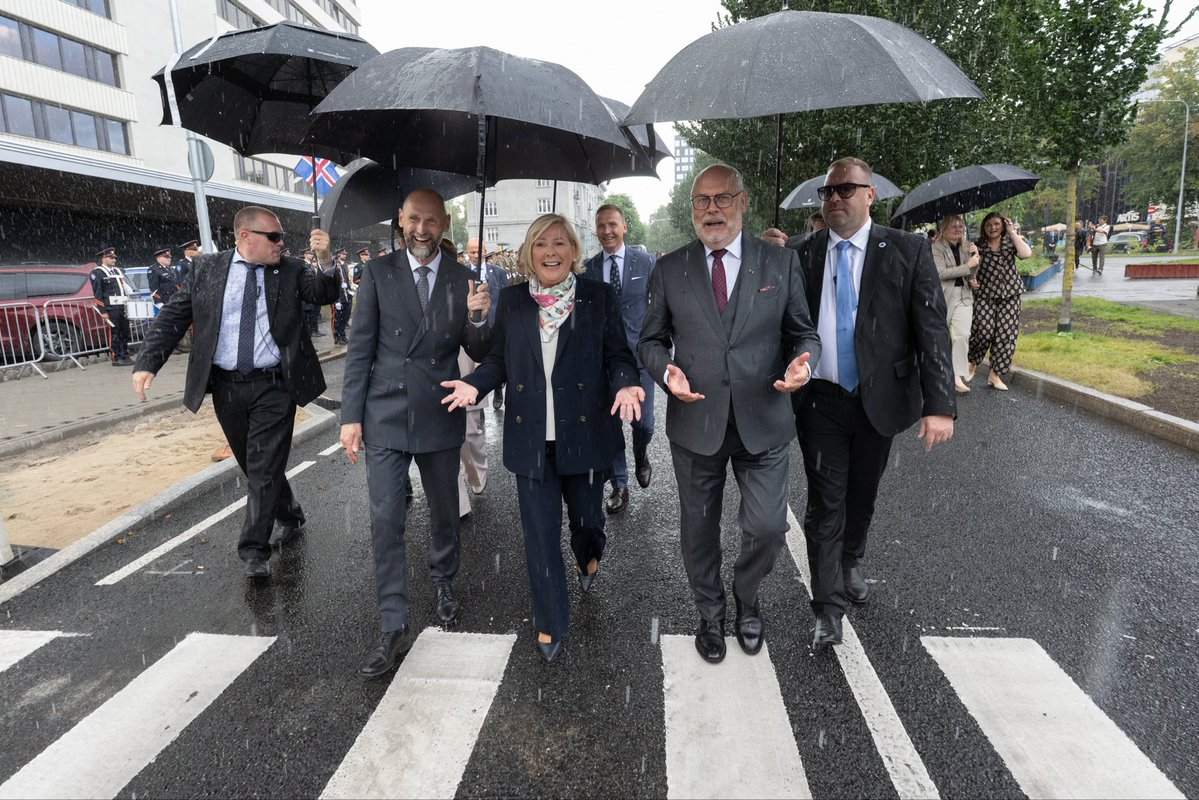 AlarKaris's tweet photo. Dear friends, Halla and Björn! Thank you for a wonderful visit, warm conversations &amp;  true friendship. The bond between #Estonia &amp; #Iceland is strong, sincere &amp; lasting. Even the occasional rain shower made you feel right at home. 🇪🇪🇮🇸 https://t.co/6J12CaLldk