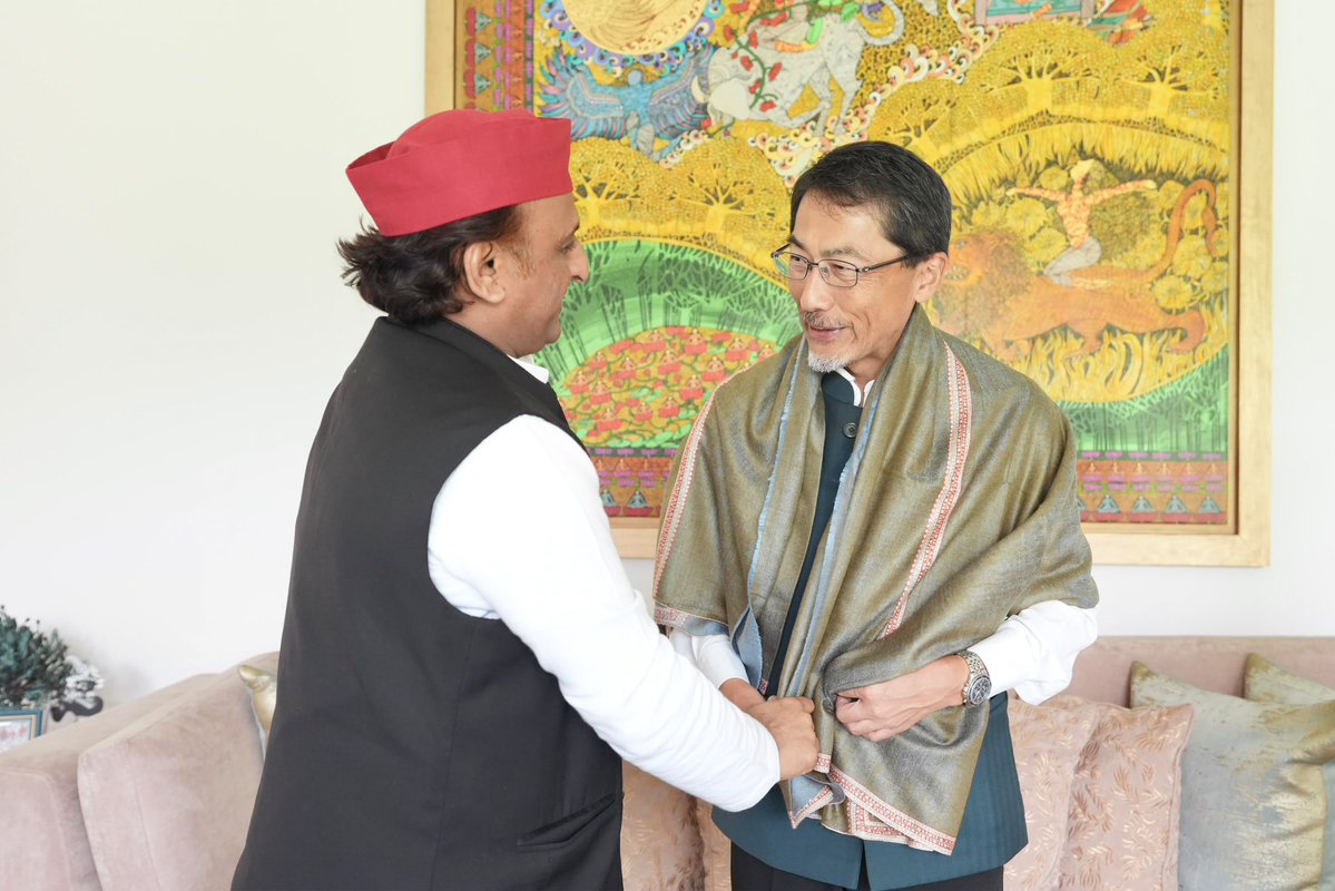 yadavakhilesh's tweet photo. जापान के राजदूत जी के साथ लखनऊ में एक शिष्टाचार मुलाक़ात। https://t.co/PkDK9Vo9wd