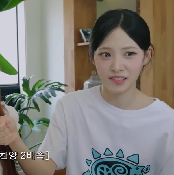 flqmdi_'s tweet photo. 까엉이 인터뷰하는
ㄱㅇㅇ표정에너무시선이감 https://t.co/BRFAr2pGEM