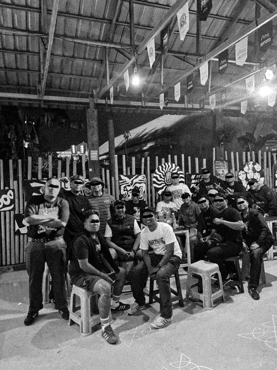 terorcrew12's tweet photo. Before match 

18.08.2026

Bersukaria &amp; saling bertukar cerita bersama pendahulu @Northsideboys12 untuk menatap Super league yang akan segera tiba🍺

Tunggu aksi aksi gila &amp; liar kami dari tribun utara di Super league 2026/27👀 

#BaliUniteSelamanya #COYTW https://t.co/vgen0ueTiN