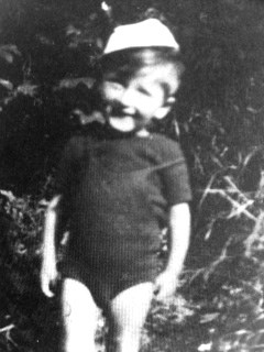 AuschwitzMuseum's tweet photo. 21 August 1936 | A French Jewish boy, Julien Mandel, was born in Paris.

In August 1942 he was deported to #Auschwitz and murdered in a gas chamber after the selection. https://t.co/kgckgFzk6i