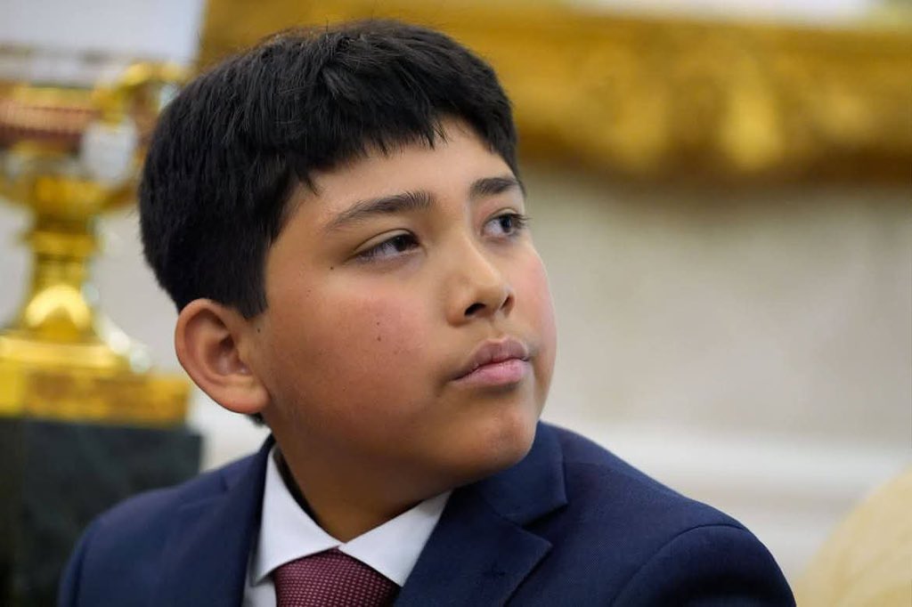 _Zaraquin's tweet photo. Trump to a just 10-year-old boy who was saved by a 16-year-old lifeguard. 

“I probably wouldn't have jumped into the water to rescue you. You’re lucky I wasn't on duty.”

Their facial expressions don’t lie. What a messed up thing to say. https://t.co/S2LntDi8sq