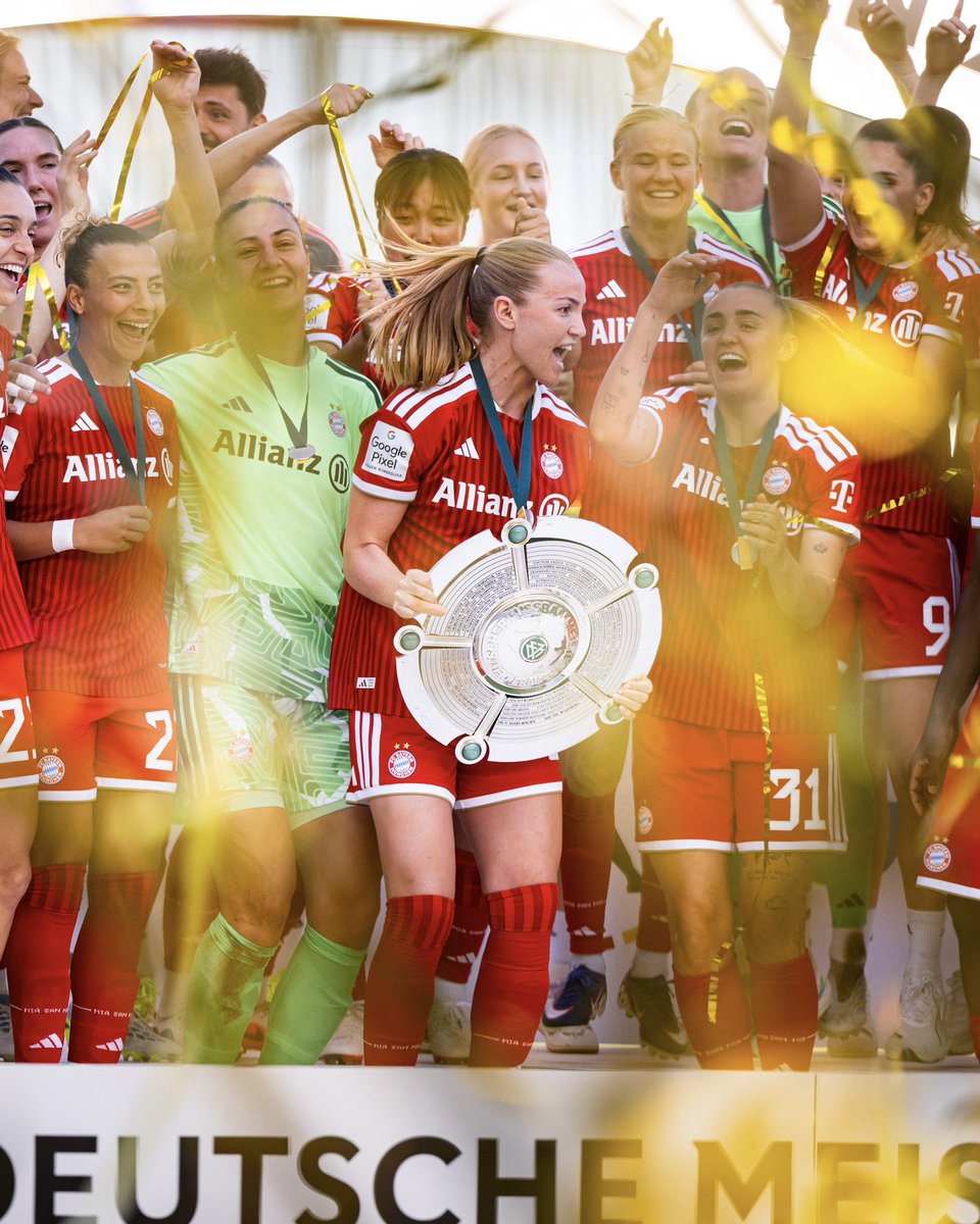 UWCL's tweet photo. 🇩🇪 Who will be crowned 2026/27 German champions? 🏆

#UWCL https://t.co/cJr3LH056n