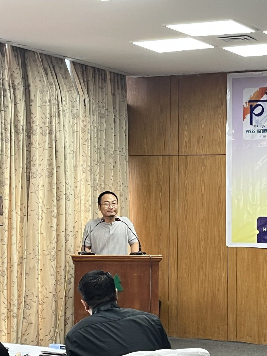 PIBKohima's tweet photo. The workshop featured experts from NIELIT, Kohima, including Mr. Atoshe Lohe, Principal and Forensic Analyst, and Mr. Visezo Dahou, Faculty, Cyber Security. Also witnessed participation from local media houses, as well as students from St. Joseph’s College and Nagaland University https://t.co/wYWMVjTEJN