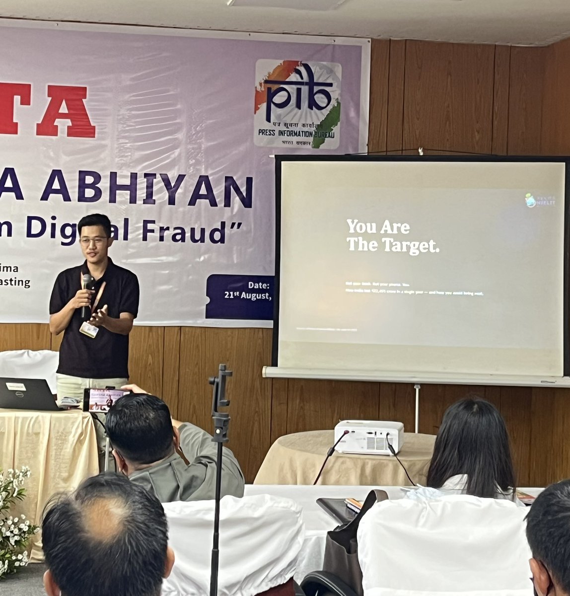 PIBKohima's tweet photo. The workshop featured experts from NIELIT, Kohima, including Mr. Atoshe Lohe, Principal and Forensic Analyst, and Mr. Visezo Dahou, Faculty, Cyber Security. Also witnessed participation from local media houses, as well as students from St. Joseph’s College and Nagaland University https://t.co/wYWMVjTEJN