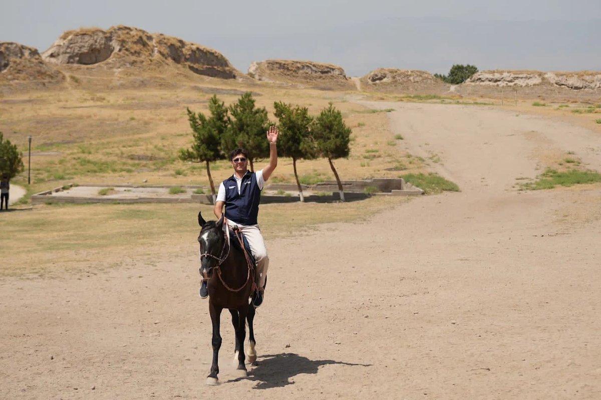 Tika_Tajikistan's tweet photo. “Tarihin izinde, kültürün kalbinde; dostlukla geleceğe…” 🇹🇷 🇹🇯 🌍
@Tika_Turkiye
#KalkınmaElçileri
#DevelopmentAmbassadors
#СафирониРушд https://t.co/fbUOWg0SSV