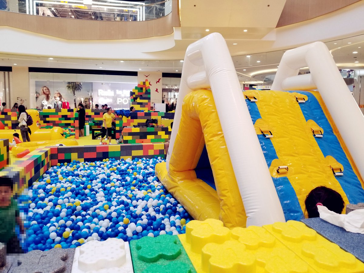 Polinaoleg's tweet photo. [Today, building a colorful block castle with my little buddy – his excited gasps are way better than any game win!  #FamilyFun #ParentingMoments]， https://t.co/LDc5IokYPw