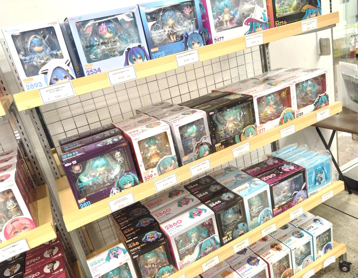 Minase_Minato's tweet photo. このフィギュア、まだ新品で買えるのか⋯！っていうものまであって見ていて楽しい✨✨ https://t.co/4qpaUzDaTg