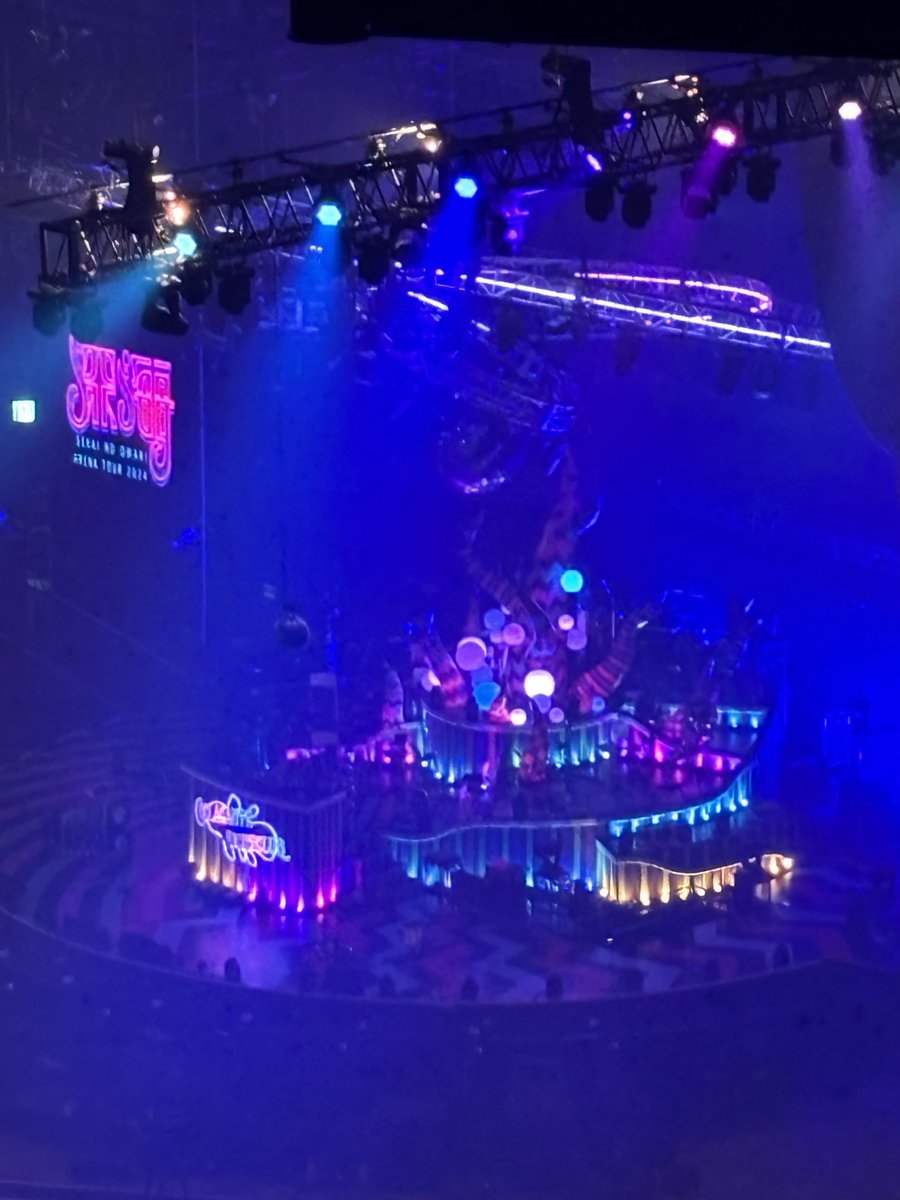 phantomuuuuu's tweet photo. Kアリ初参戦の方へ
level7、最後列、一番端の見え方こんな感じです！Vだと全然違うと思うので参考になるかわかりませんが、、、！

←カメラ通したそのまま          肉眼サイズ→ https://t.co/yi6UfFwj34