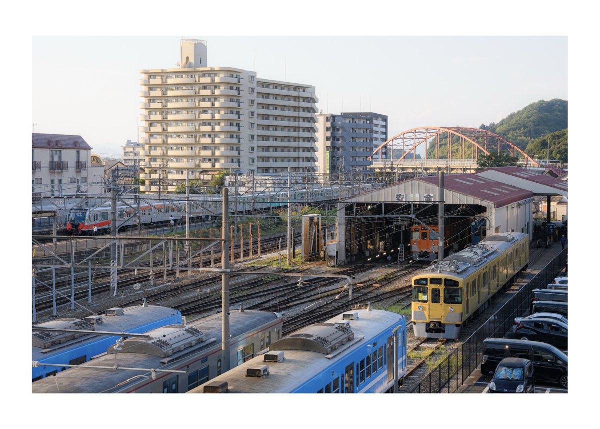 PT4320S_A_M's tweet photo. "時を駆ける"トキイロ？

かつて新宿線を走り抜けた車両たちと共演。
まるで一昔前の南入曽のようでした。

((塗装とか時代設定バラバラなのはお許しを...))

西武40000系48101F「トキイロ」甲種輸送
2026.08.21 https://t.co/iY1nQNsjDV