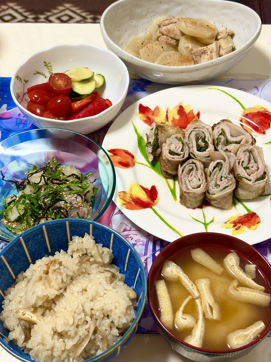 happy_innu's tweet photo. 今日のご飯はサッと作れるやつと、作り置きしてるやつ🙌 https://t.co/DI8wbxA7nM