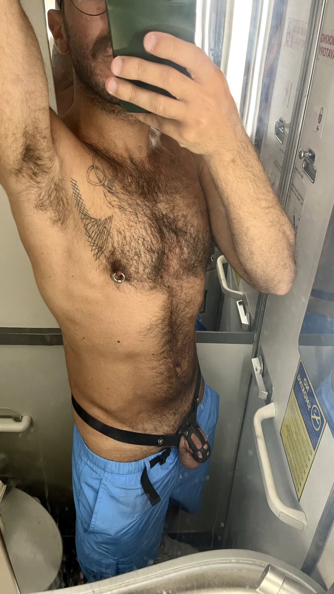 nap_kinkyboy's tweet photo. POV: Ryanair just updated the uniform โ๏ธ
#cagedfag #cageddick #cagedslave #gaychastity #cagedboy #teamlocked #gayarmpits #gaypits https://t.co/O3PEt5AZ1M