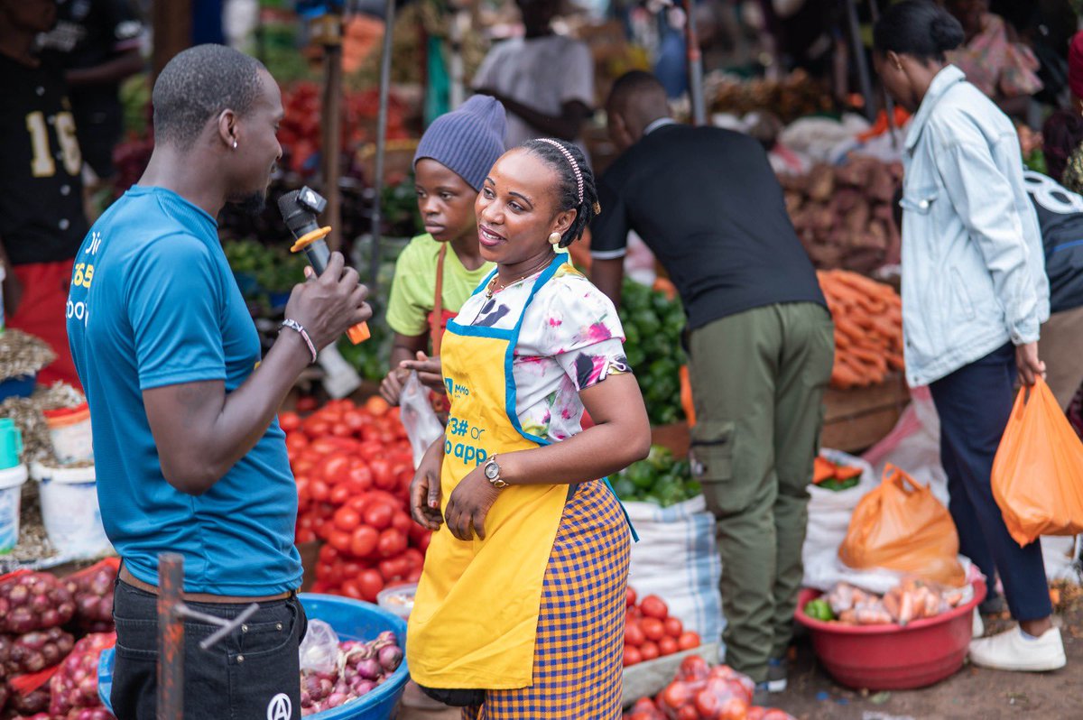 Mugibson's tweet photo. While here (Kalerwe Market), the team from #MTNMoMo engaged customers on practical ways to make their money work for them through savings, Yinvesta &amp; borrowing solutions to enable cover their financial needs as &amp; when. 
#BorrowPaybackNeela #MoreWithMoMo #TogetherWeAreUnstoppable https://t.co/lGwIPIm3ku
