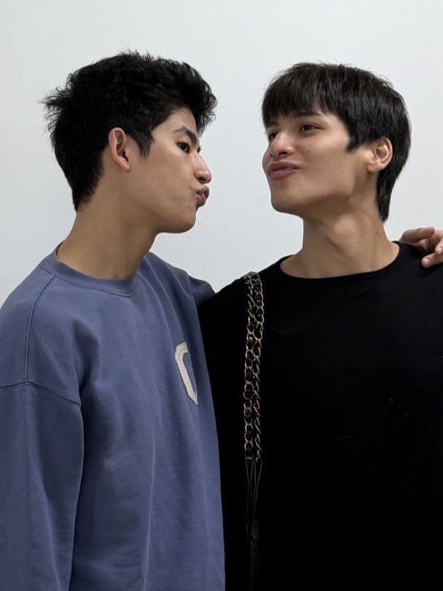 markohmmo's tweet photo. boyfriendsss 😙😗 https://t.co/1wwT1PpByd