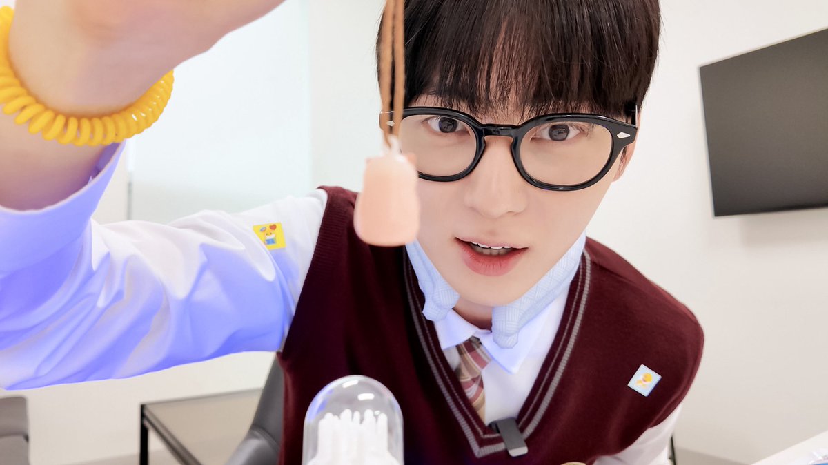MINHYUN_PLEDIS's tweet photo. 여름을 이겨내는 방법

▶️ https://t.co/6jcngilCCp

#황민현 #HWANGMINHYUN https://t.co/LBqRalkQJj