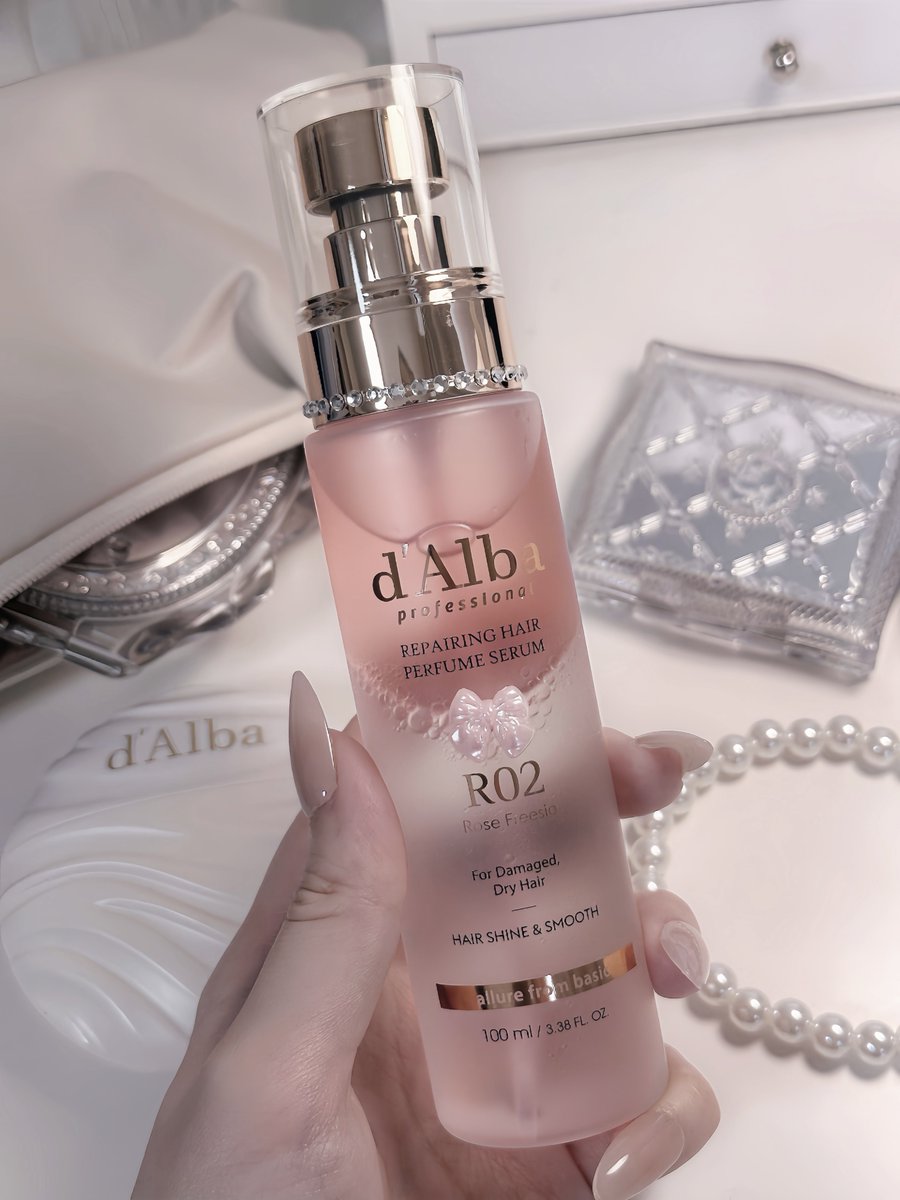 ioi___xx's tweet photo. d’Albaのヘアオイルをデコってみた ₍₋︨︡ₒ₋︧︠₎₊
高級感のある瓶が可愛すぎない...?

オイルとセラムを3:7のバランスで
配合。重たさを感じにくい仕上がりで
心地良い使用感ꪔ̤ᐝ🪽

高級感のあるロゼフリージアの香りが
1日ふんわり続いてくれて幸🫖【gifted】 https://t.co/8FVrcbTwM8