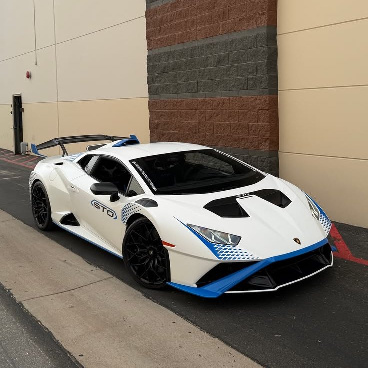 dimasmah7's tweet photo. Race car pedigree finished in striking white and blue, looking like a track weapon on the street. 🏁 https://t.co/UtHBATTuRg