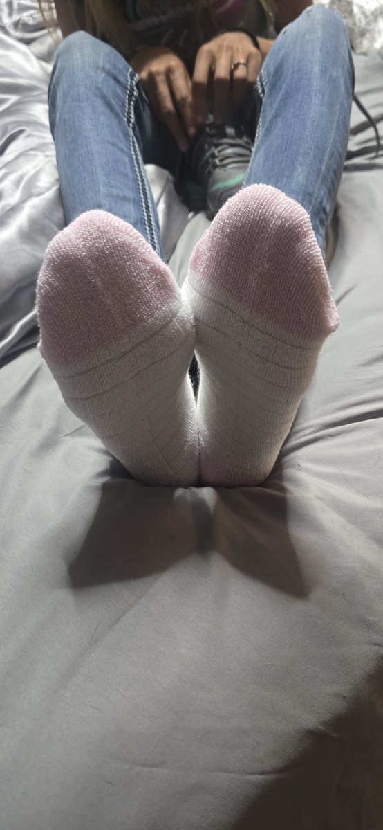 Wantsocks2024's tweet photo. Who remembers when old navy made these "sport" socks that are like fuzzy socks.? Message me if you want them.
If you dont follow my TG find it on my X
#oldnavysocks #gymsocks #socksforsale #buymysocks #sweatysocks https://t.co/AxaKAC9PZB