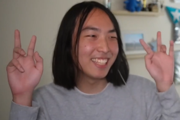 muffiniscuteee's tweet photo. why does he do air quotes like this im crine 😭 https://t.co/bMZyDAEP6z