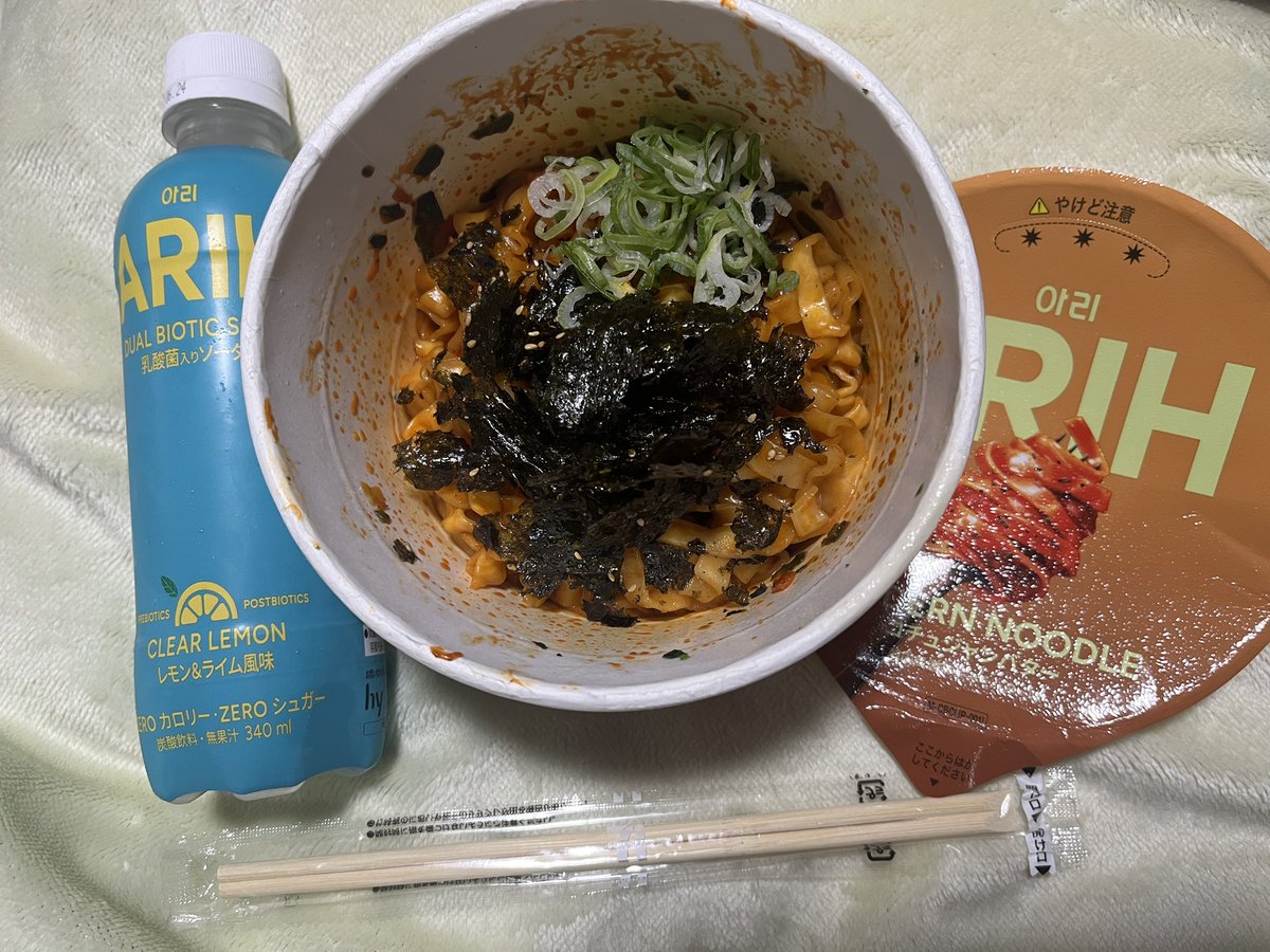 7Army0613's tweet photo. 日本発売おめでとう🎉🎉
昨日セブンで買ってきて
早速今日のお昼に食べたよ😋
美味しかったー💜
袋麺も販売になったらもちろん買います❗️

#ARIH_Party_at7 https://t.co/pg8VW0FH69