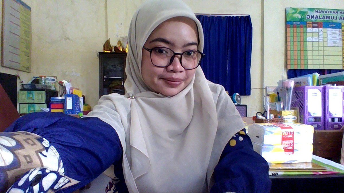 ananascom0sus's tweet photo. cakep jg kamera laptop enih https://t.co/iwsAIQCOTV