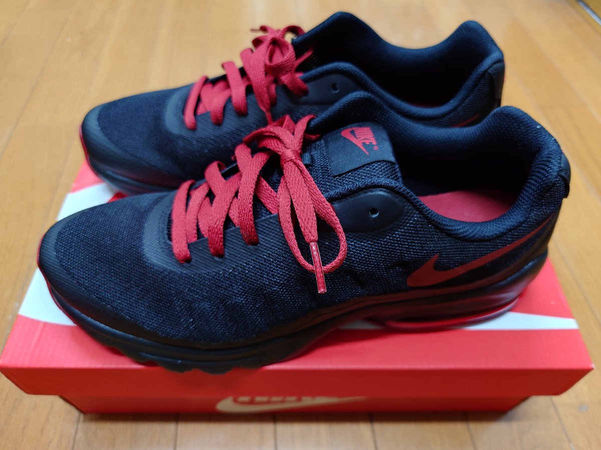 kojkoj17's tweet photo. 今シーズンの応援？グッズ👟
明日からデビューしま〜す https://t.co/QfdYYjHTwB