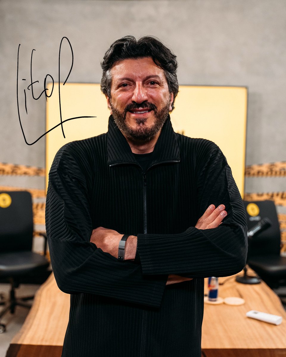 canalantenados's tweet photo. A esposa do influenciador Lito Sousa, do canal Aviões e Música, revelou que ele foi diagnosticado com a doença de Creutzfeldt-Jakob. A enfermidade é rara, neurodegenerativa, progressiva e sem cura, causando perda de movimentos e demência. Mila contou que o diagnóstico demorou a ser confirmado e que, nas últimas semanas, Lito perdeu parte da capacidade motora, embora mantenha a lucidez.

Anteriormente, o influenciador havia anunciado um câncer de próstata. Durante o tratamento, apresentou dormência no braço e inflamação no cérebro, o que levou a novos exames.