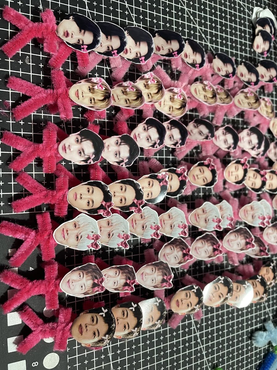 hoseok_Teton's tweet photo. Gente eu vou fazer este tipo de freebies para o dia 28 na arquibancada e tô com medo de ninguém querer ou gostar dos meus freebies😭💔 https://t.co/UxidR9Pukc
