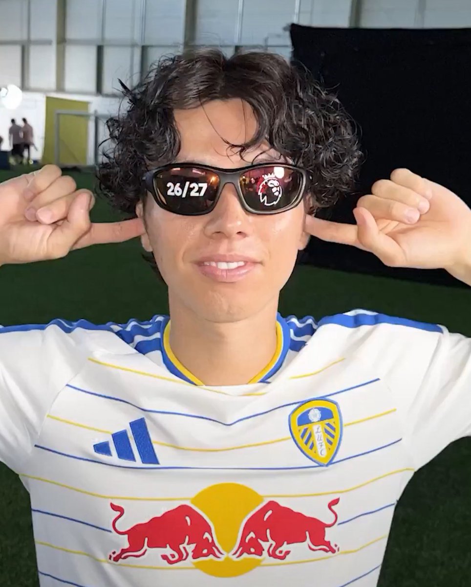MY_Soccer_Sp's tweet photo. 鷲沼兄弟のグラサン姿😁

#三笘薫
#田中碧 https://t.co/B7Ywzn5Bq1