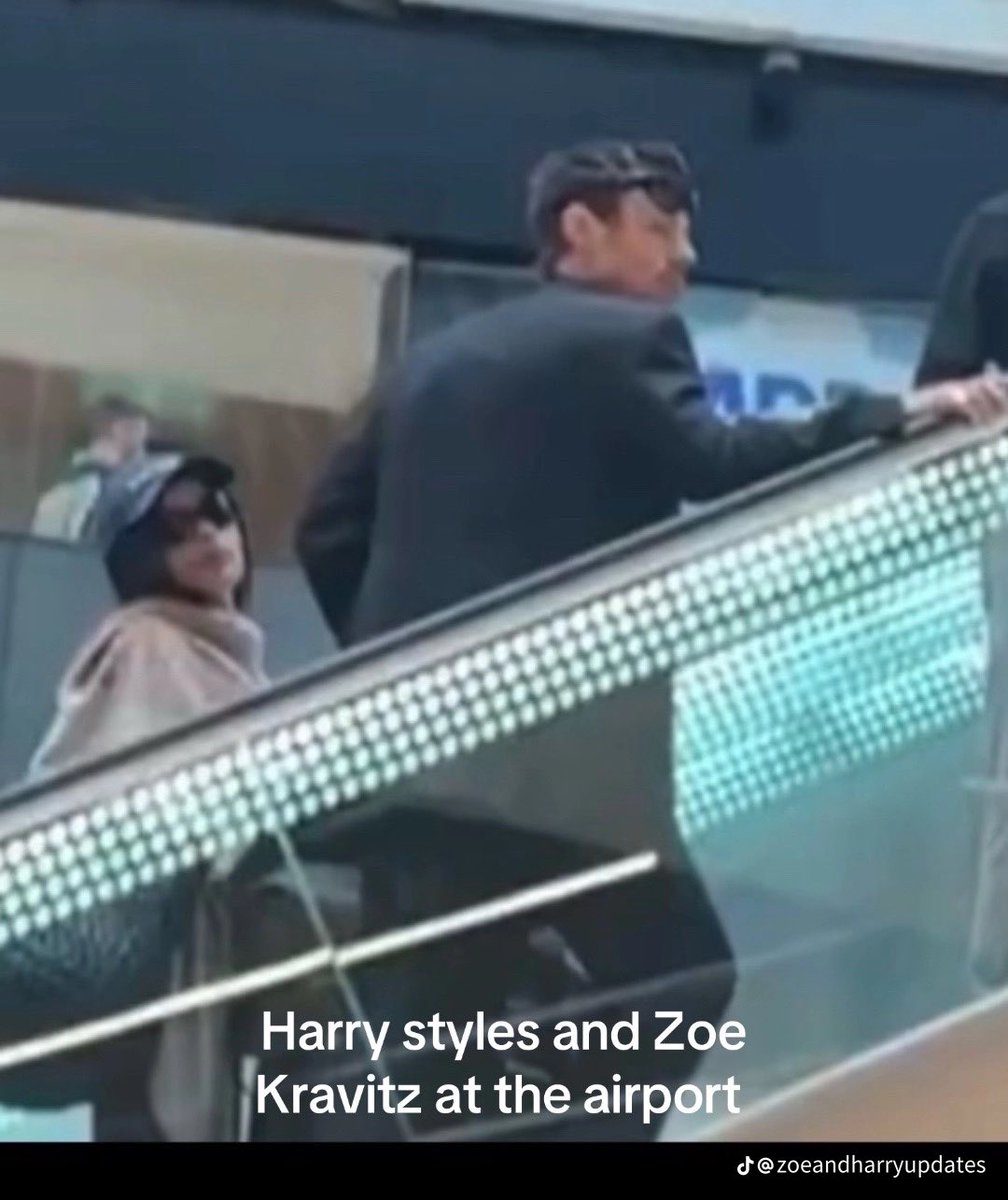 satelliteeharry's tweet photo. THEY FINALLY SHOWED THEIR FACES 😭😭😭 https://t.co/Sl20wq7nyZ