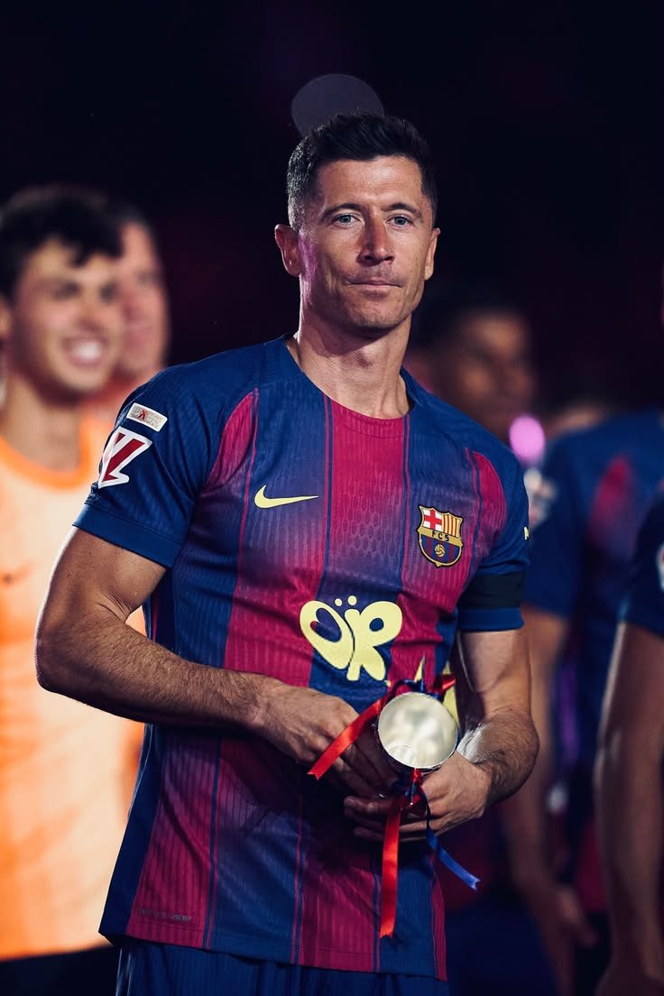 DukeDennis_00's tweet photo. 🚨DO YOU KNOW: Lewandowski reached 50 Barca goals in 79 games faster than Lionel Messi, Ronaldinho, Thierry Henry and David Villa. https://t.co/LhZlJfeiRa