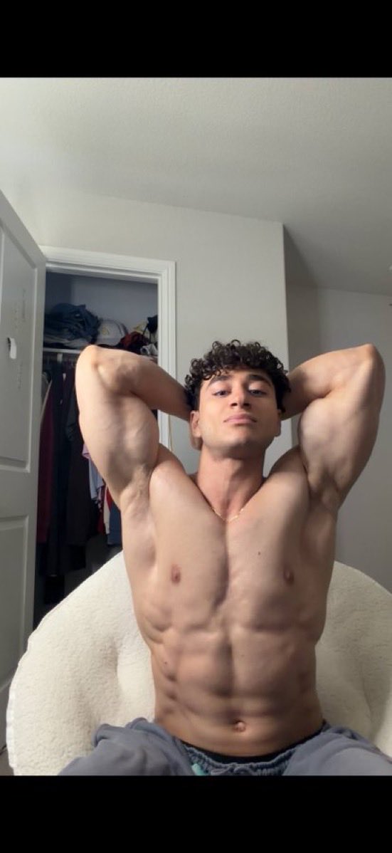 Kingmusclec's tweet photo. Pits https://t.co/QtyC8AVDk0