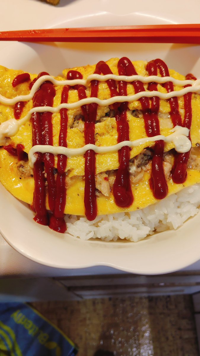 kenchan_ASB's tweet photo. 今日も失敗オムレツ丼…卵2倍で頑張ったのですが上手くできひんねー
youtubeで勉強してから挑戦しますぅ( * ॑꒳ ॑*)  #おじさん  #手作り  #夕飯  #オムレツ https://t.co/WHoHNCmoHk