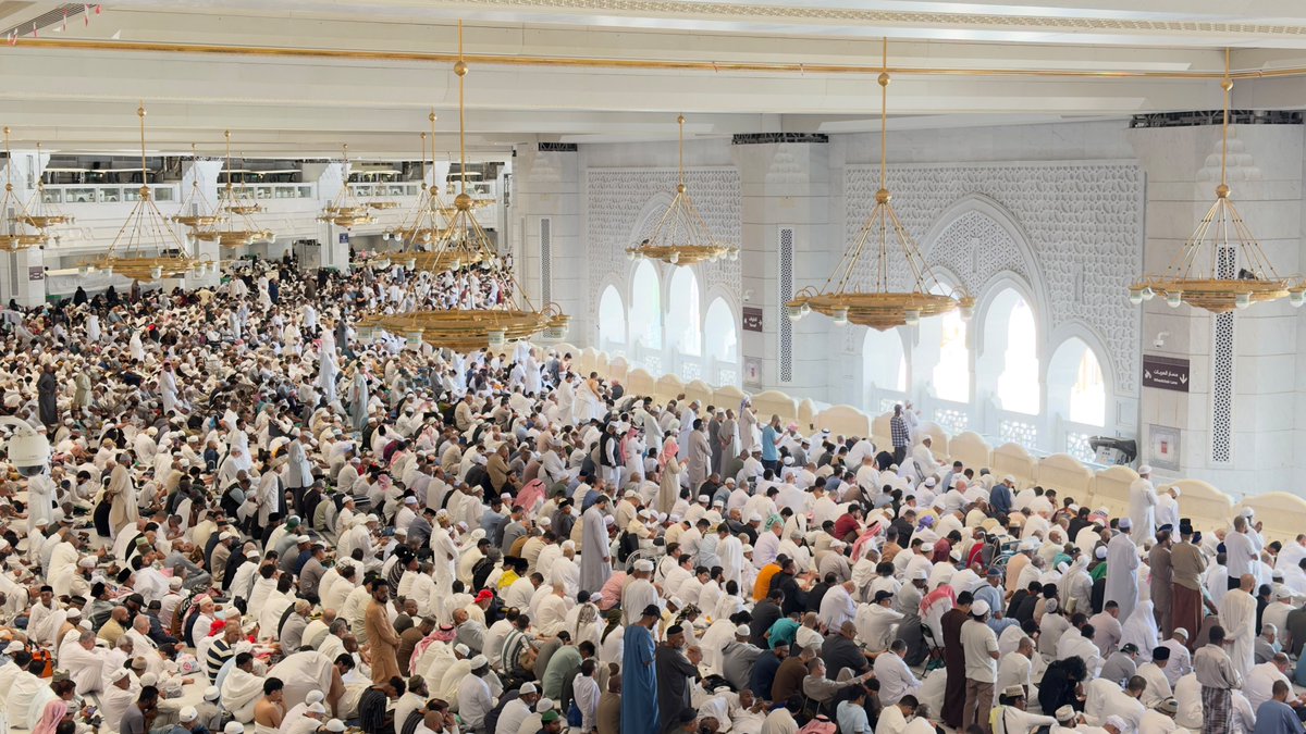makkahregion's tweet photo. #صور
 جموع المصلين في #المسجد_الحرام
يؤدون صلاة #الجمعة
وسط منظومة متكاملة من الخدمات
.
#إمارة_مكة https://t.co/LmCkAZgs9Q