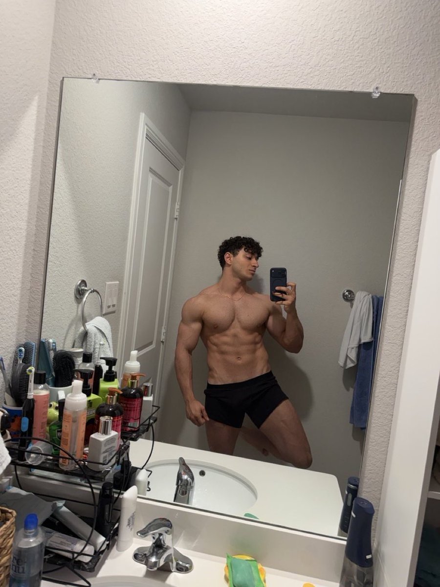 Kingmusclec's tweet photo. Start your morning by serving this body slaves https://t.co/AP1MQmfDtt