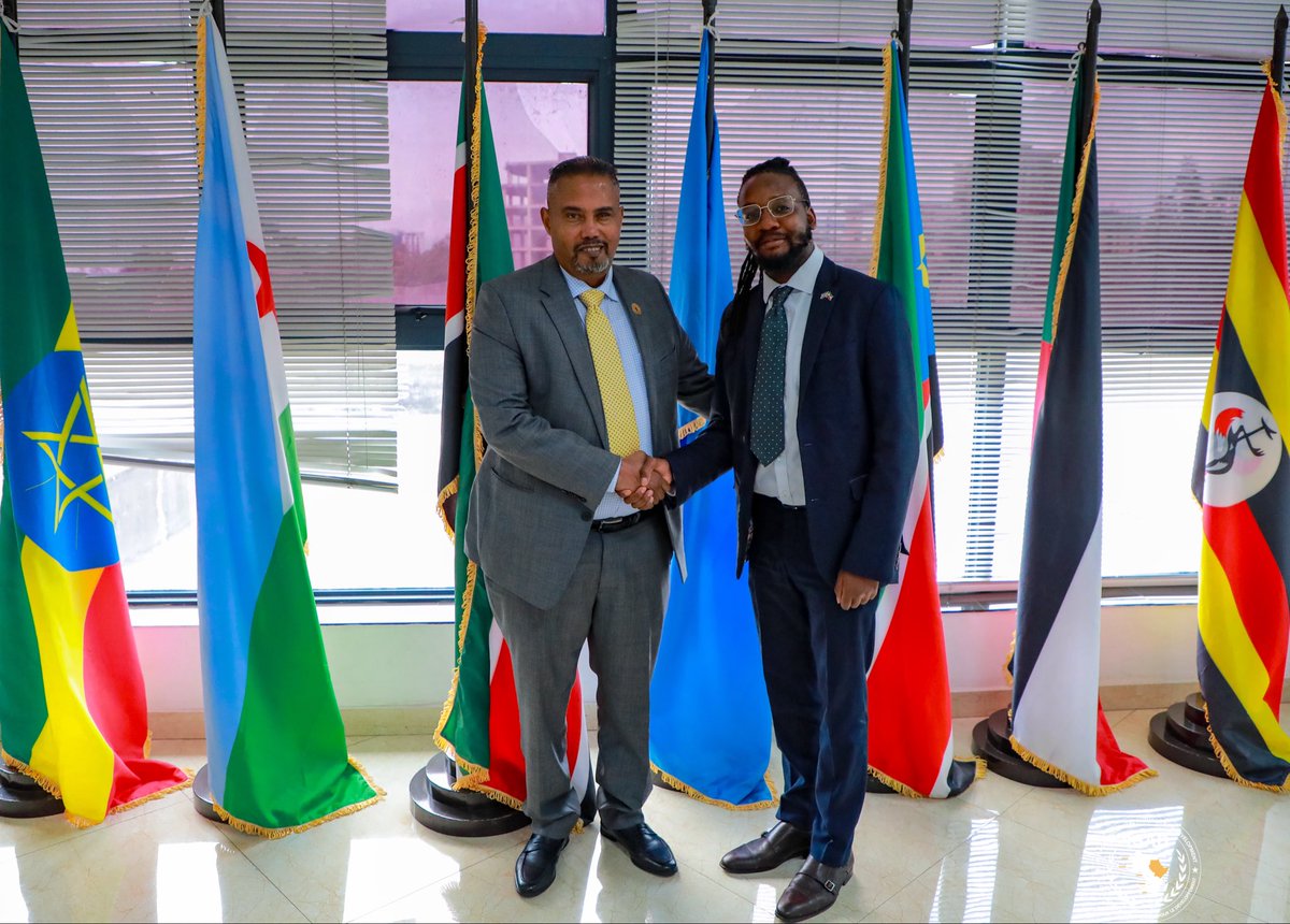 IGADPeace's tweet photo. 𝗜𝗚𝗔𝗗–𝗨𝗞 𝗘𝗻𝗴𝗮𝗴𝗲𝗺𝗲𝗻𝘁 𝗼𝗻 𝗥𝗲𝗴𝗶𝗼𝗻𝗮𝗹 𝗣𝗲𝗮𝗰𝗲 𝗮𝗻𝗱 𝗦𝗲𝗰𝘂𝗿𝗶𝘁𝘆

📍 Addis Ababa, Ethiopia | 📆 21 August 2026

Commander Abebe Muluneh @AbebeMuluneh, Director of @IGADPeace, met with Khulani Nyathi, Second Secretary (Political–External), and Suad Ahmed, Senior Political Analyst from the British Embassy in Ethiopia (@UKinEthiopia).

The discussions covered the prevailing #peace and #security situation and geopolitical dynamics in the region, IGAD’s role and priority areas in advancing regional peace and stability, and opportunities for UK support to ongoing efforts. They also explored modalities for supporting initiatives aimed at advancing the Sudan peace process.
#IGAD #UK #IGADPeace