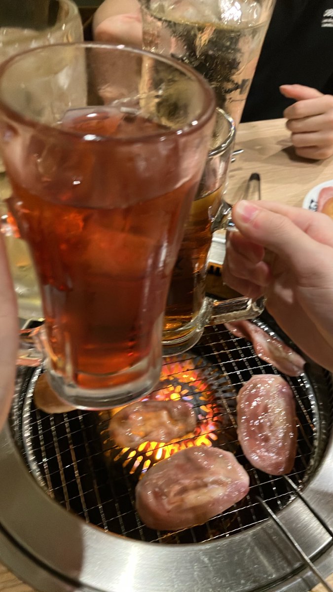 big_yky's tweet photo. 先輩同期後輩と焼肉！ https://t.co/7n1p3wIbjg
