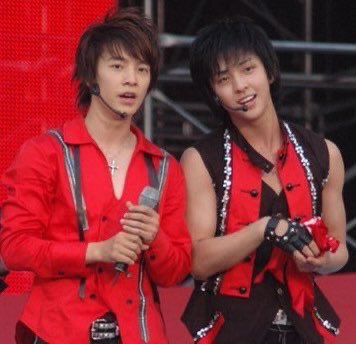 blackblue2885's tweet photo. คิเฮกลับมารวมตัวโดยไม่ได้นัดหมายหรอ 5555  เอาอีกได้ไหม กลับมาเนื่องในวันเกิดบอมใช่ไหม https://t.co/RFoG96iwfp