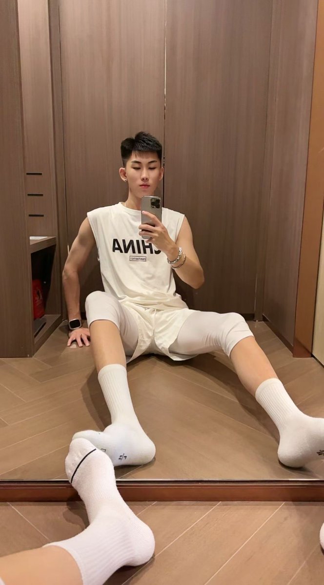 zfsltxtvgnuwov's tweet photo. 找个会按摩的猛男真的会上瘾……肌肉、手劲、持久度全部拉满🔥 兄弟们懂的都懂，欲望之泉不约吗？#gay按摩 #男男spa #肌肉按摩 #同志放松 #私密会所 #gaylife https://t.co/qLARB4h5lO