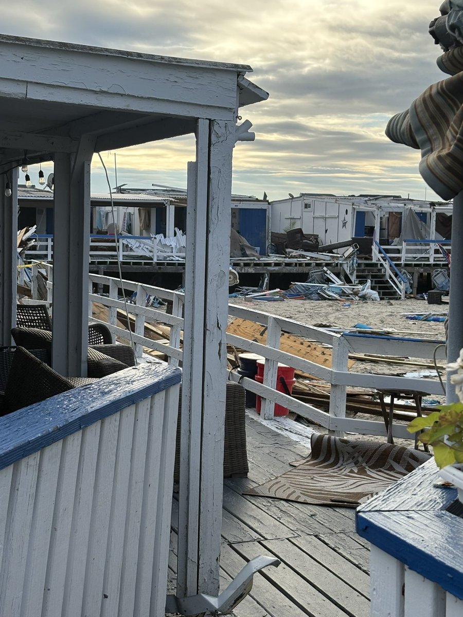 glennschuck's tweet photo. Extensive damage from tornado at Sun and Surf beach club Atlantic Beach Long Island @1010WINS https://t.co/2jmJvPjXTg