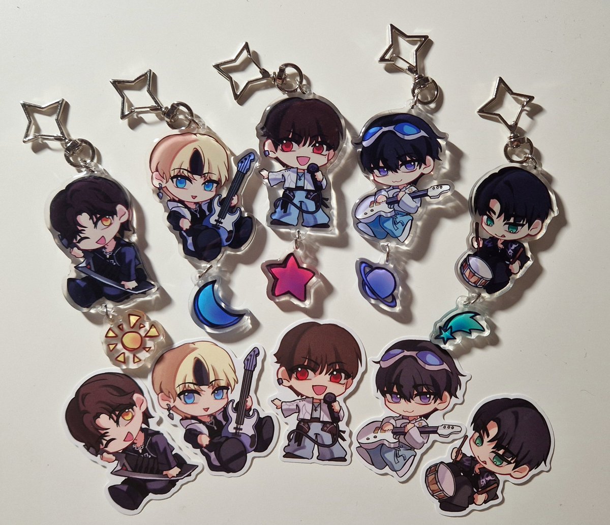 parting_reader's tweet photo. My freebies arrived omg 😢💜

#onewe #원위 https://t.co/AE0olBBA55