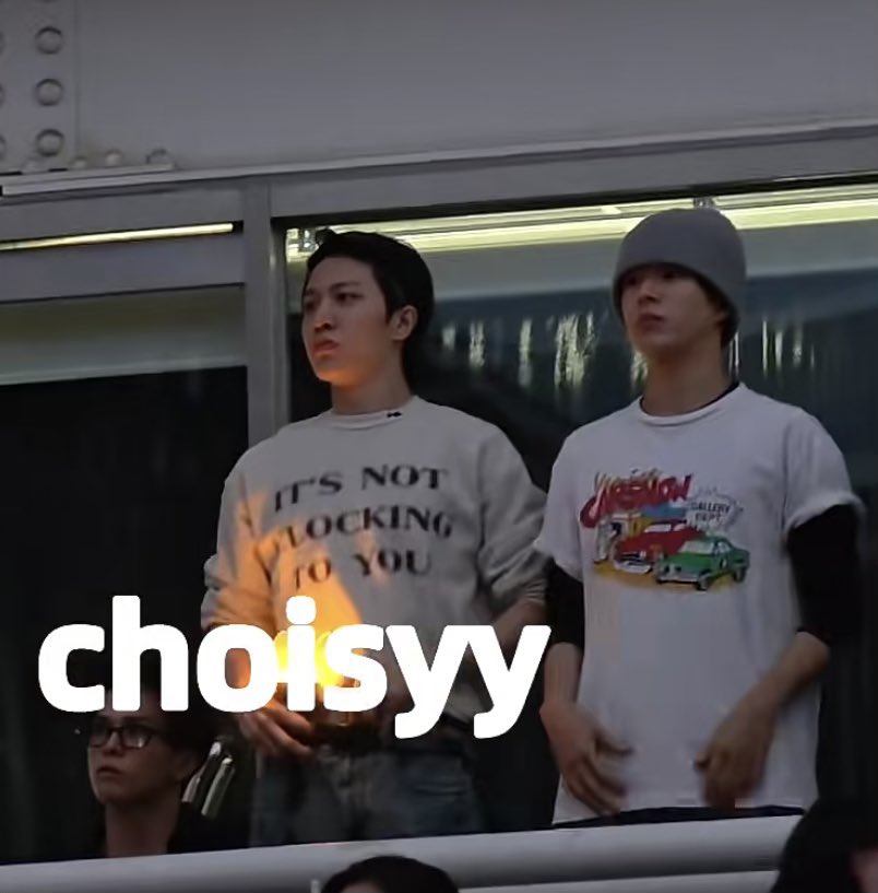 hwaniegobaby's tweet photo. bro not junghwan wearing that tee 😭😭😭😭😭😭😭 fuck LOLOLOLOLLLLLLLLL https://t.co/E7hRTKkZkk