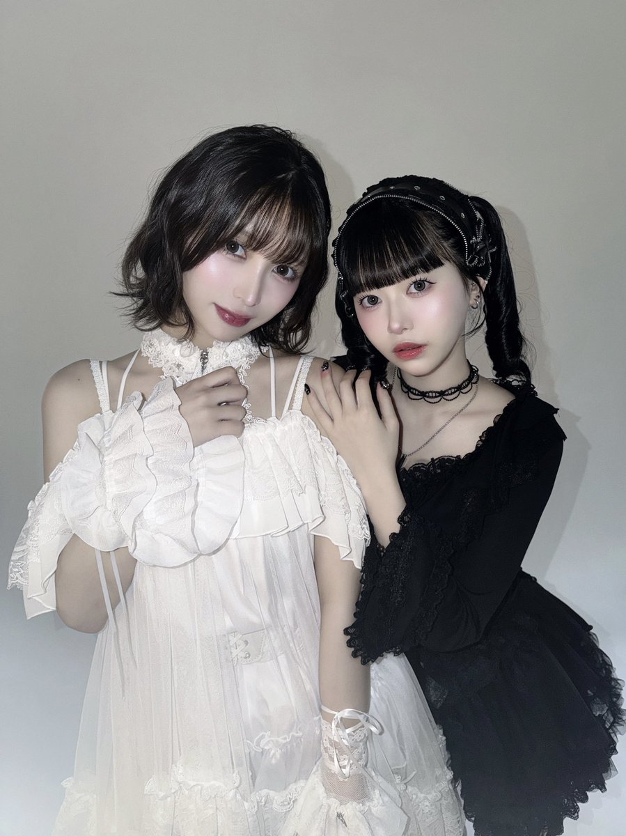 LECIELofficial's tweet photo. 🤍🖤 https://t.co/nCSFoHuXjz